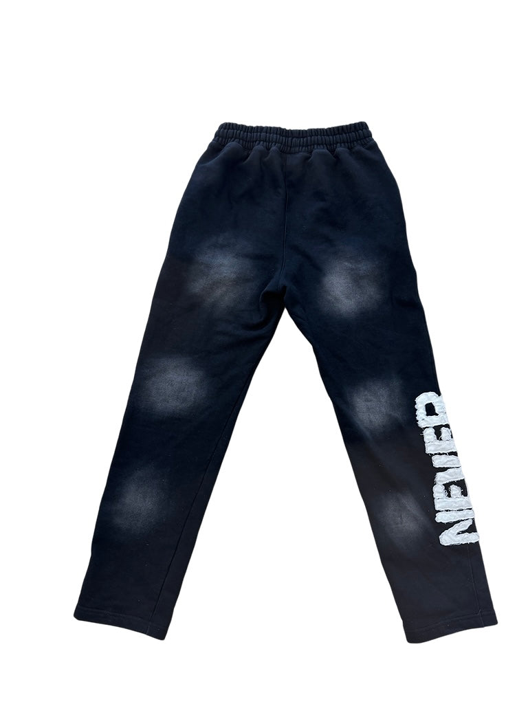 NEVER FOLD SWEATS BLACK AND WHITE